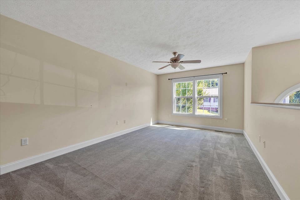 335 Robin Hood Drive, photo 7 of 40
