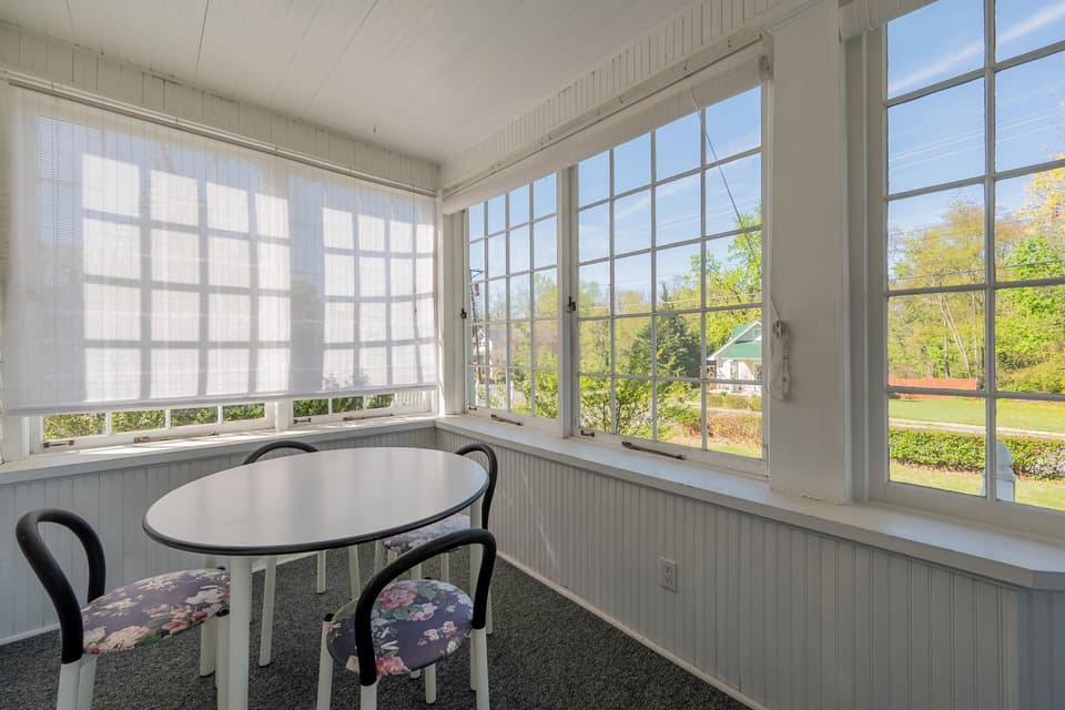 108 Miller Street SE, photo 10 of 40