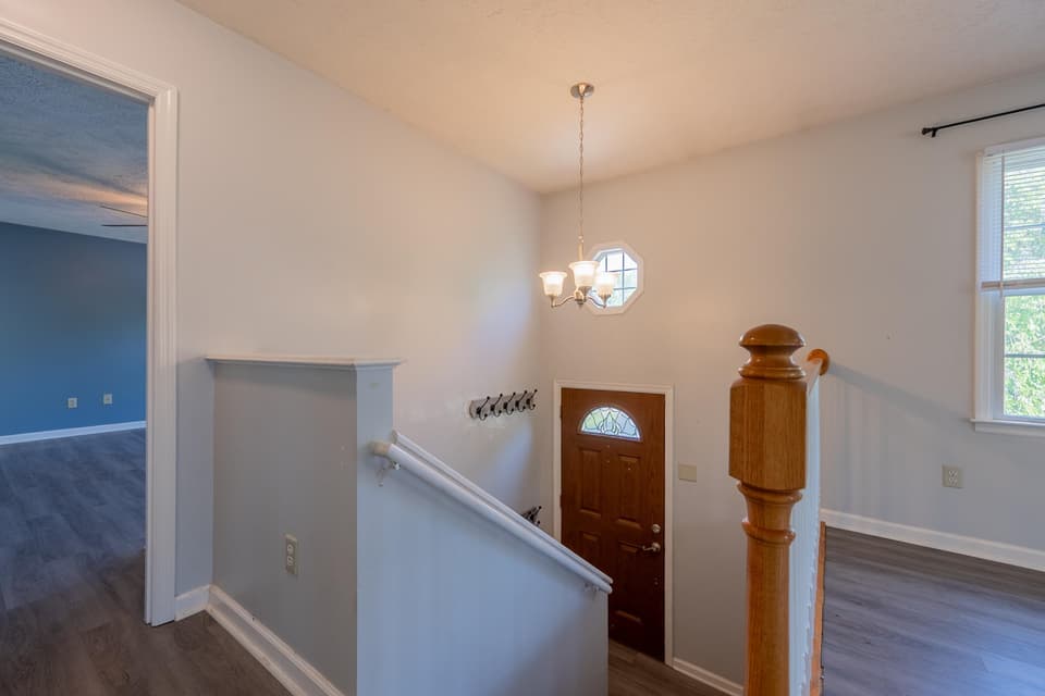 640 Warren Court, photo 7 of 40
