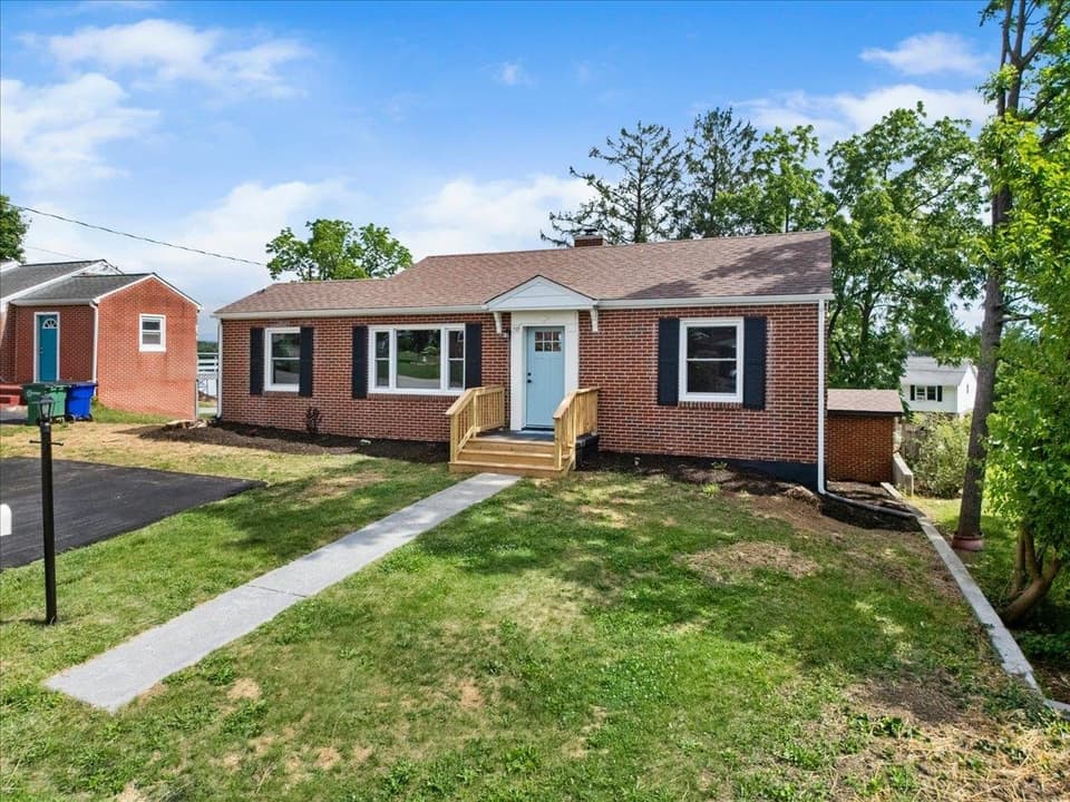 103 Longview Drive SW, photo 4 of 40