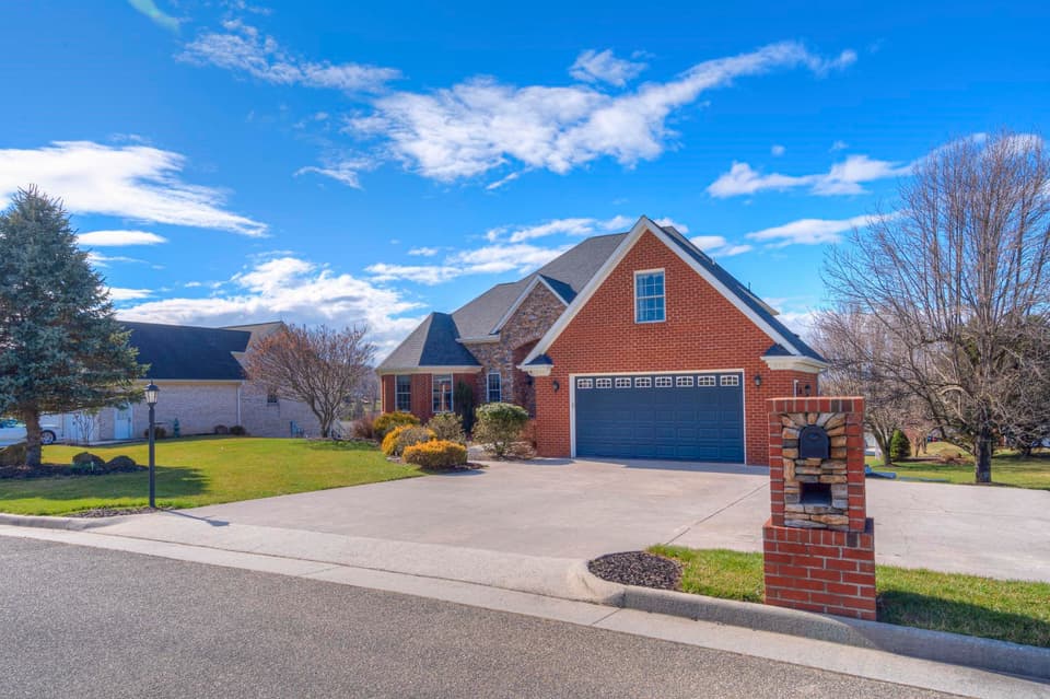 120 Cedar Bluff Drive, photo 4 of 40