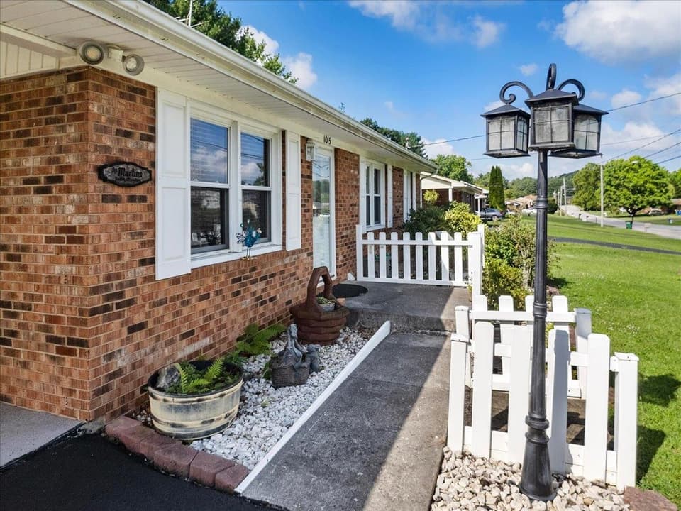 1015 Reading Road, photo 6 of 40