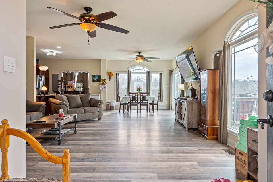 285 Easy Street, photo 5 of 40