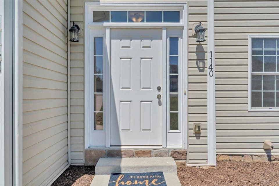 1140 Crosscreek Drive, photo 2 of 40
