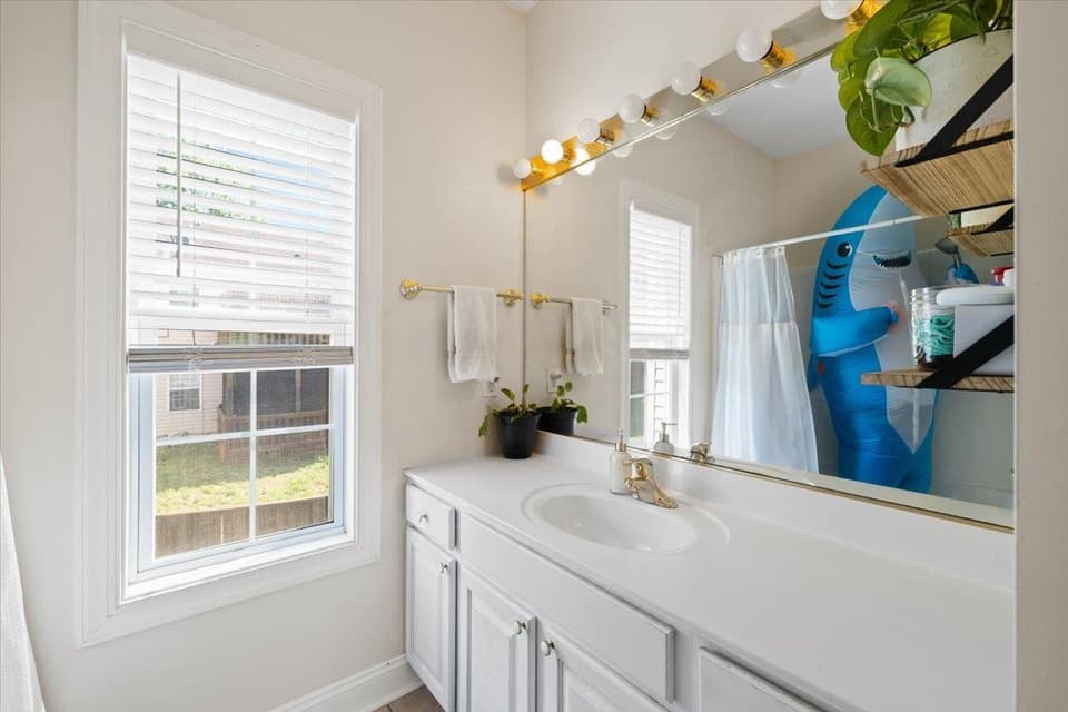 410 Oak Tree Boulevard, photo 17 of 29