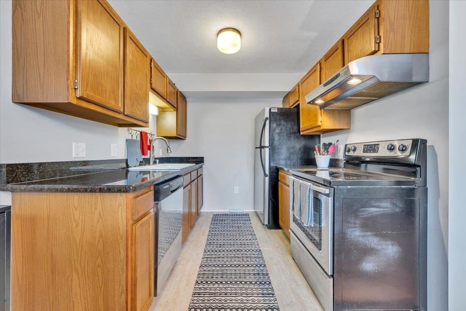 2615 Glade Drive SE, photo 12 of 35