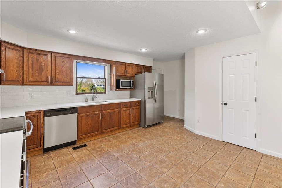 4660 Blue Heron Drive, photo 9 of 40