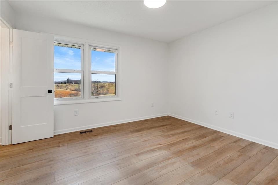 326 Rolling Hills Drive, photo 30 of 40