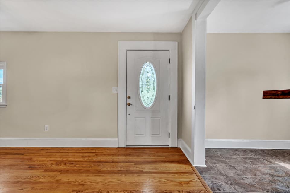 215 S Hill Drive, photo 9 of 37