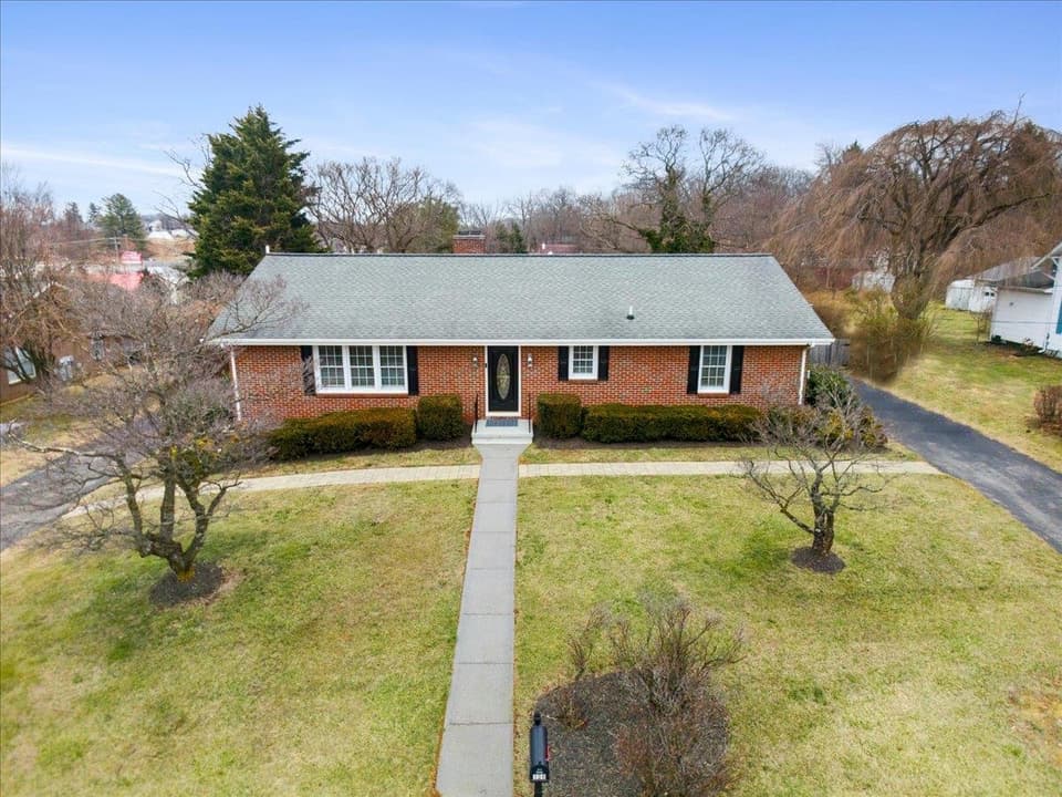 106 Miller Street SE, photo 9 of 40