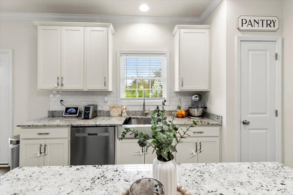 980 Holland Loop NW, photo 21 of 40