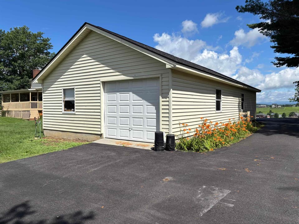 2049 Mudpike Road, photo 6 of 40