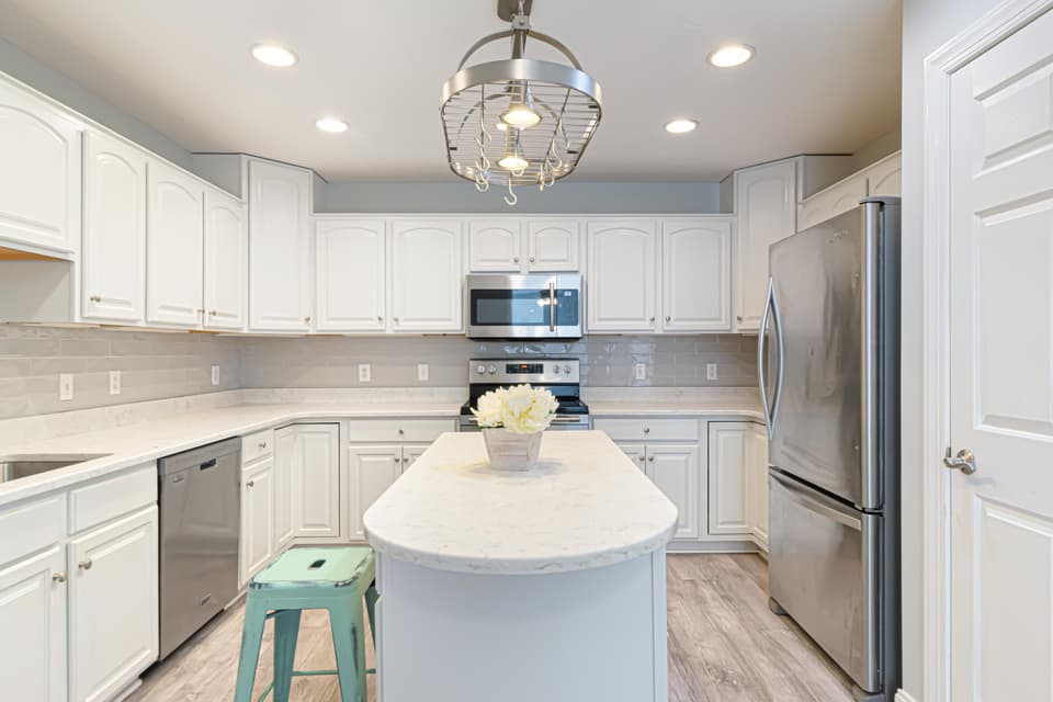 1730 Lions Drive, photo 5 of 40