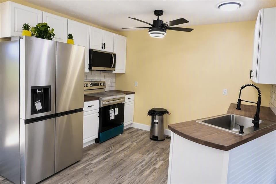 455 Stone Street, photo 11 of 36