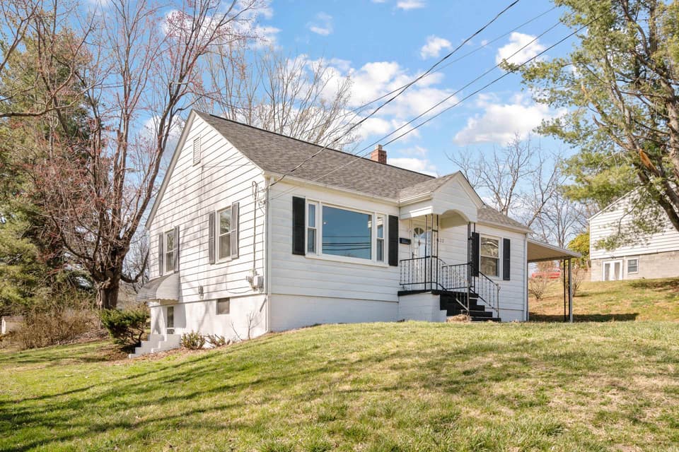 622 E Main Street, photo 2 of 36