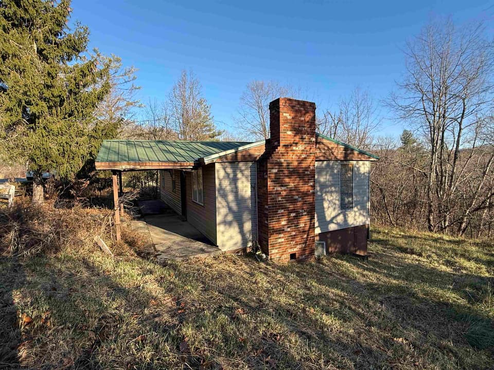 2825 Spaulding Road, photo 2 of 25