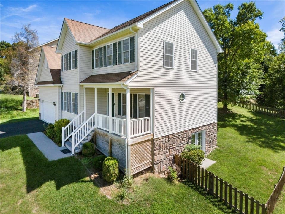 921 Crosscreek Drive, photo 4 of 40