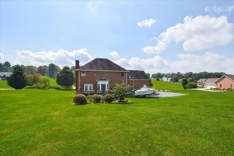 2070 Lake Vista Drive, photo 32 of 36