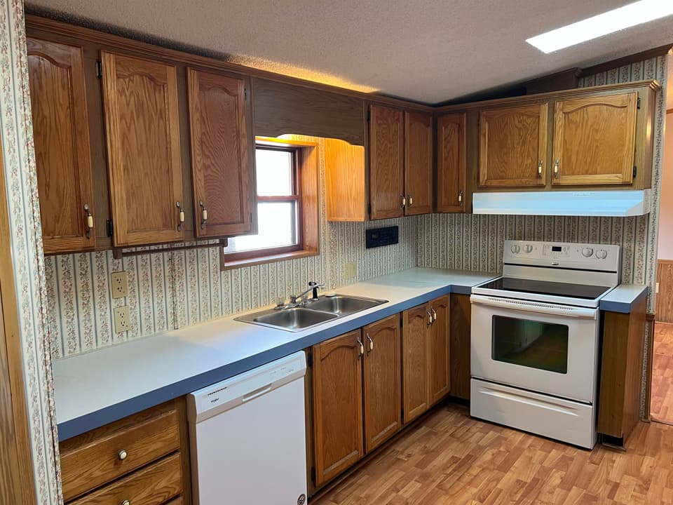 215 Jones Street, photo 10 of 23