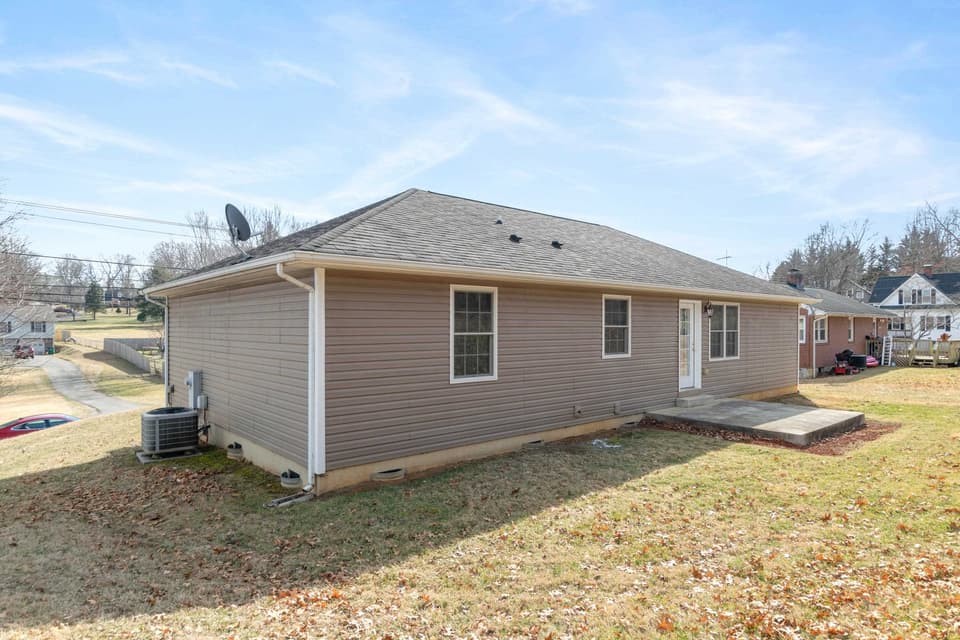 835 College Street, photo 32 of 33