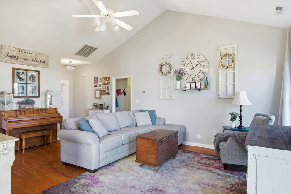 310 Windsor Drive, photo 11 of 40