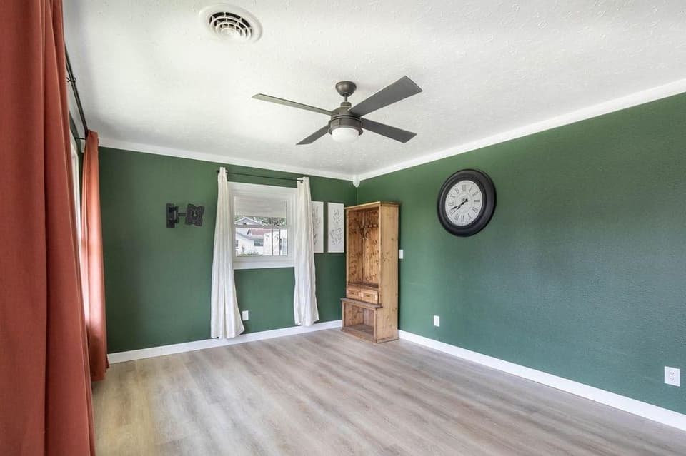 1380 Rigby Street, photo 8 of 32