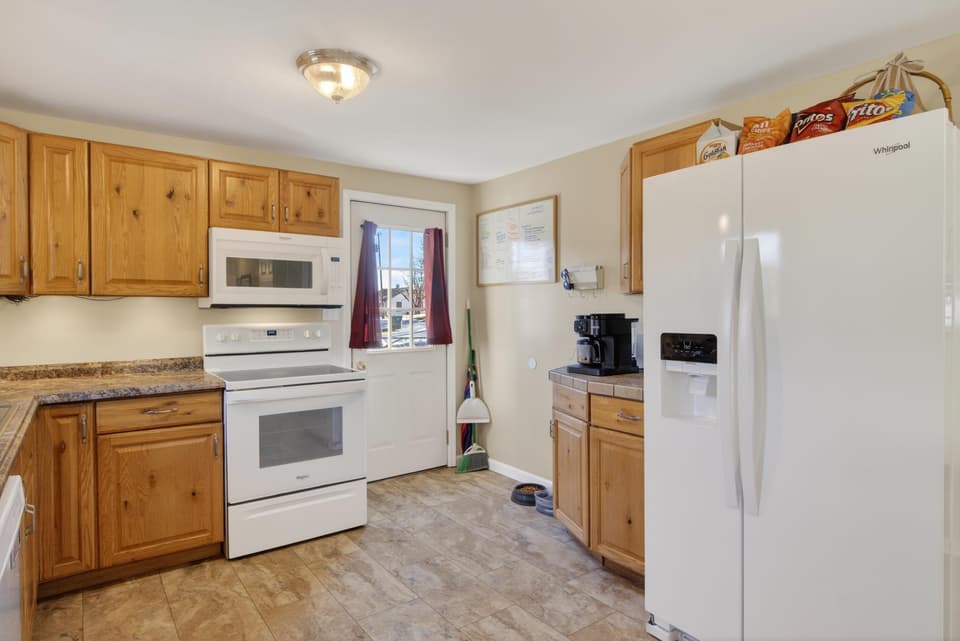 670 Lawn Drive, photo 14 of 40