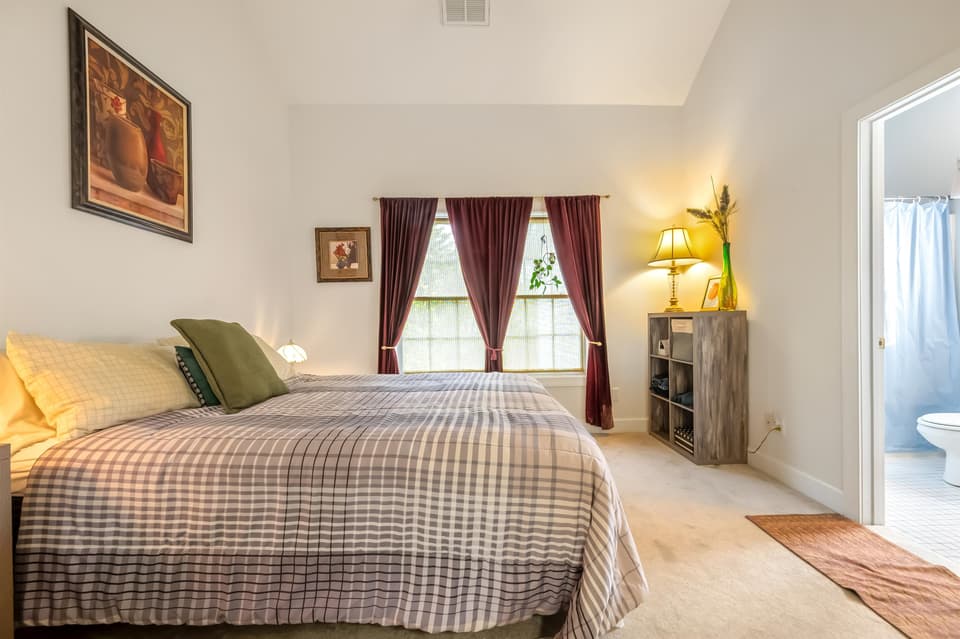 300 Meadow Drive, photo 26 of 40