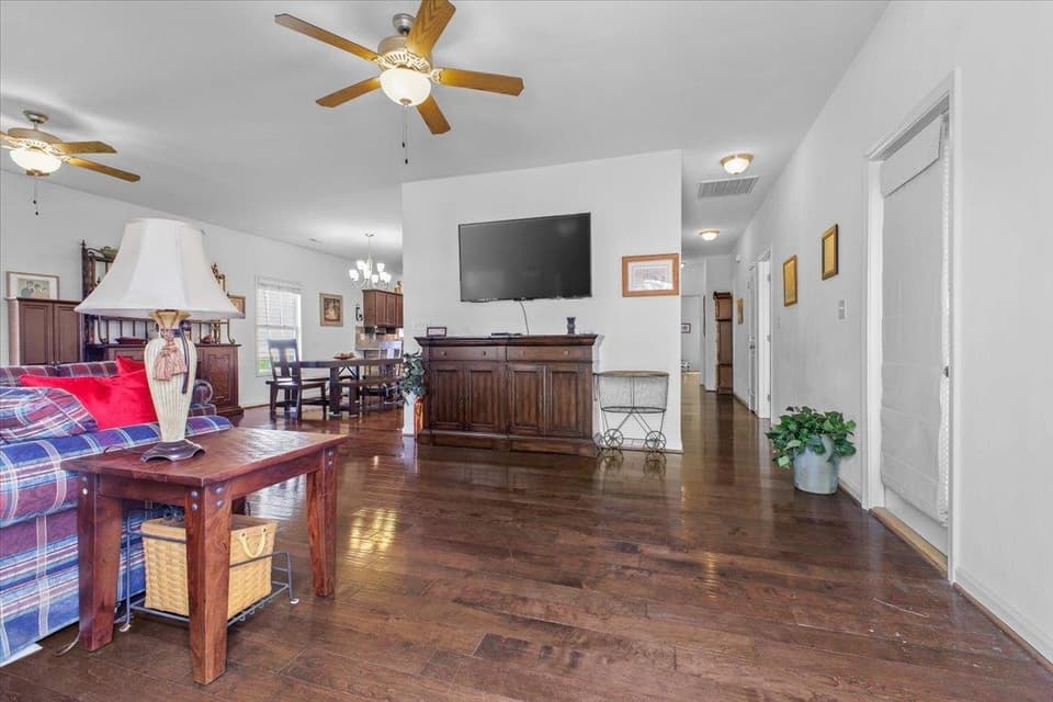 110 Roudabush Drive, photo 6 of 34