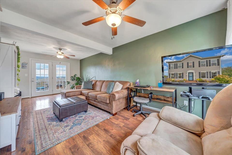 350 Chelsea Loop, photo 4 of 37