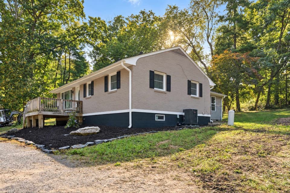 2112 Gate Road, photo 2 of 32