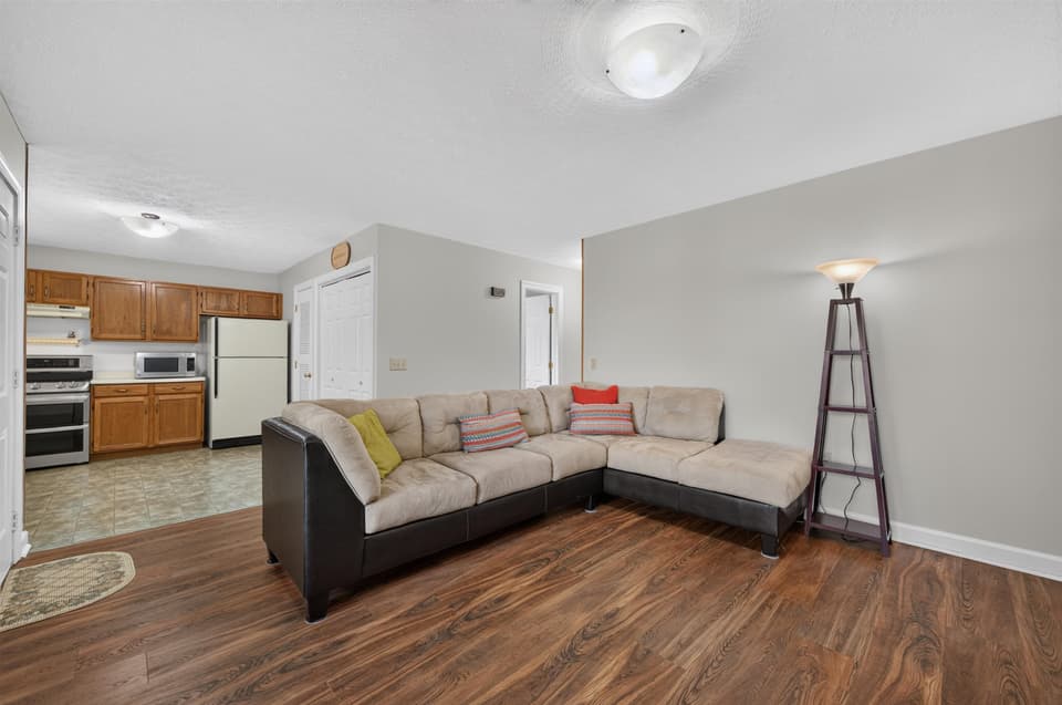 650 Kamran Drive, photo 5 of 40