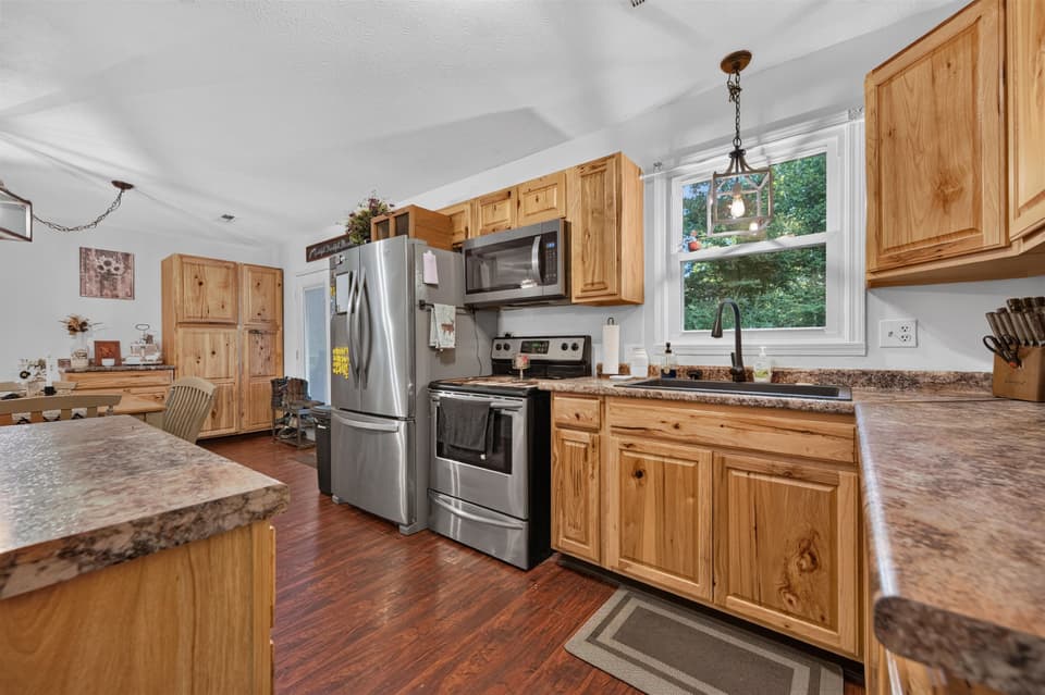 189 Pine Hollow Road, photo 14 of 40