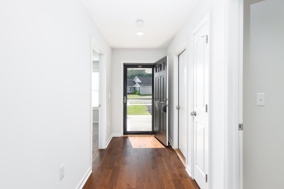 2050 Glade Drive SE, photo 8 of 34