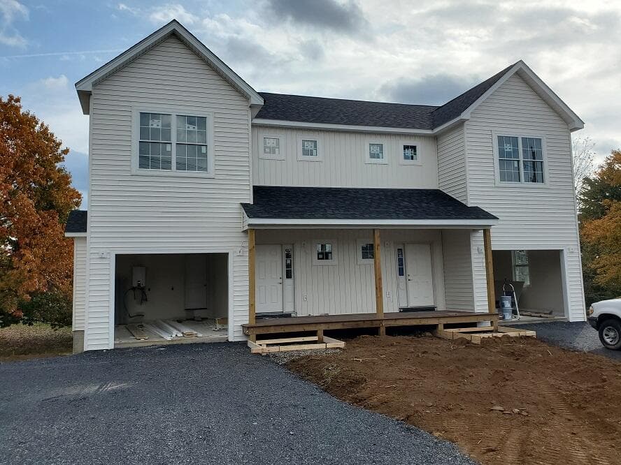 600 Starlight Dr, photo 3 of 7