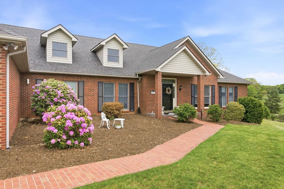 2701 Christiana Court, photo 2 of 40