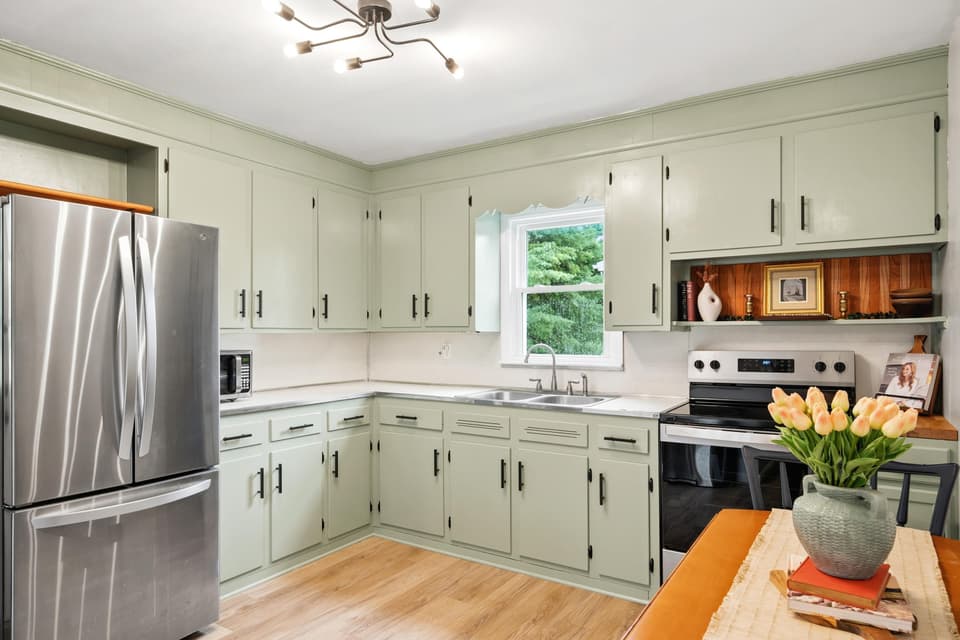 255 Fisher Street SE, photo 9 of 40