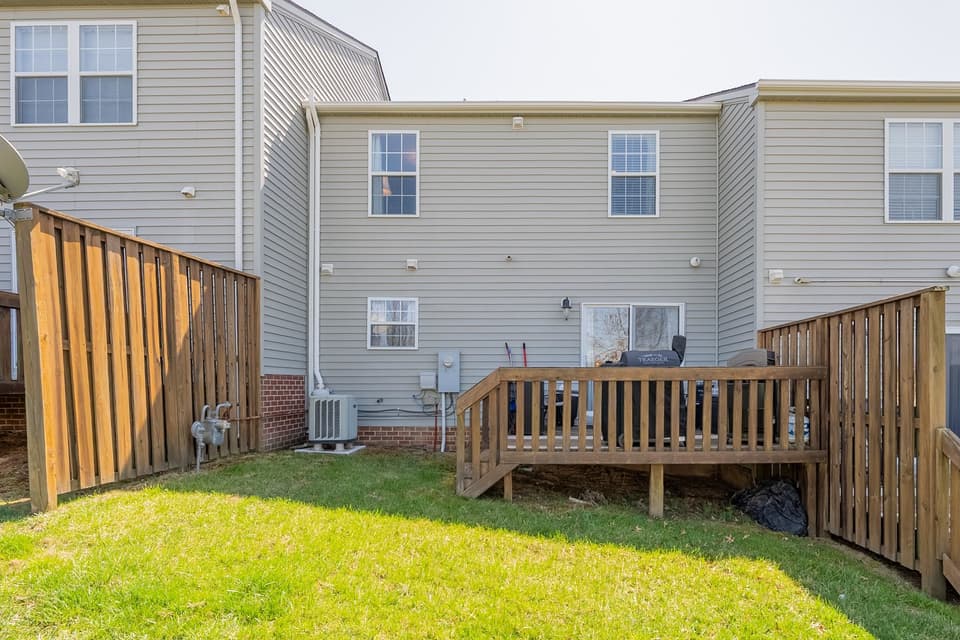 325 Oaktree Boulevard, photo 31 of 35