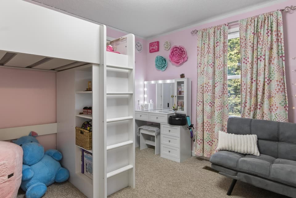 670 Lawn Drive, photo 23 of 40