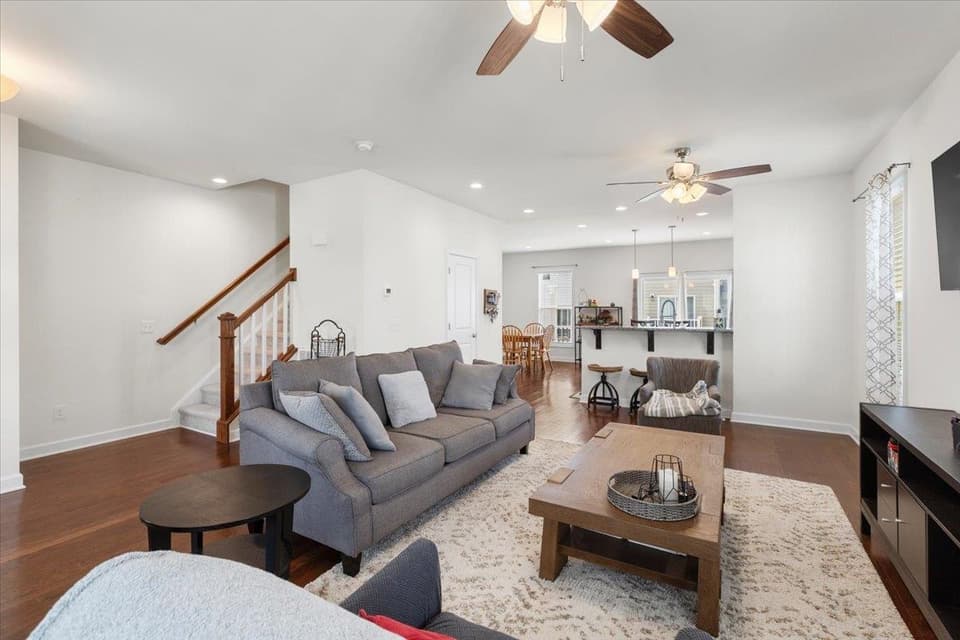325 John Adams Drive, photo 8 of 40