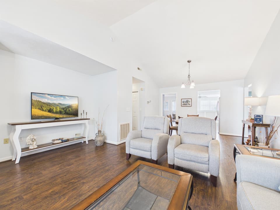 232 Wheatland Court NE, photo 9 of 38