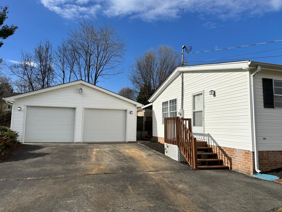 240 Epperly Dr, photo 5 of 29