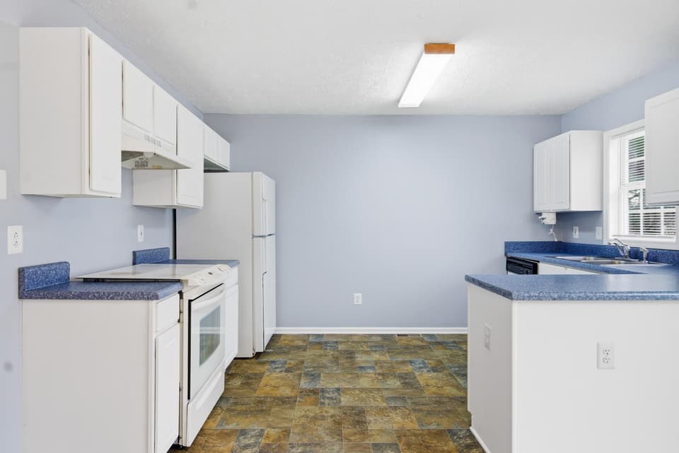 660 Warren Court, photo 11 of 29