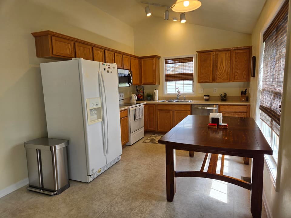 440 Windsor Dr, photo 10 of 33