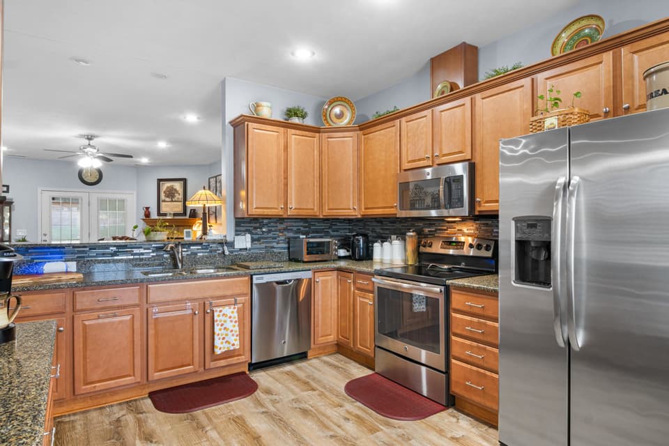 300 Vinnie Avenue, photo 9 of 34