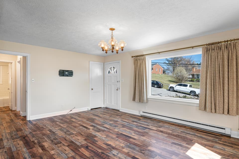 622 E Main Street, photo 9 of 36