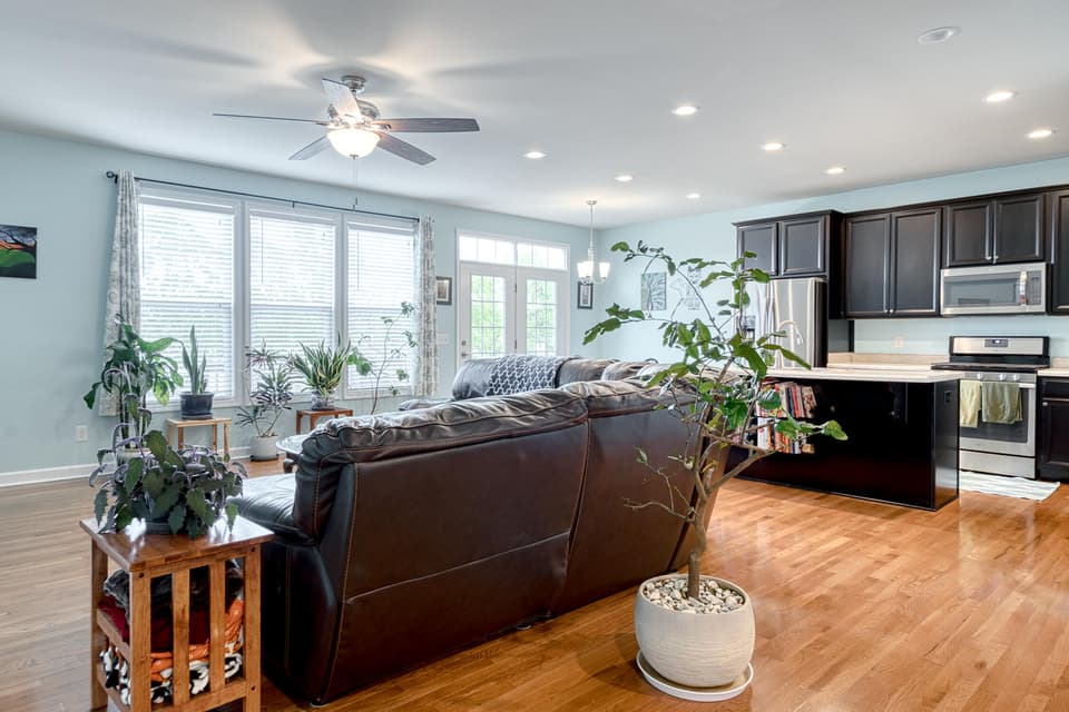 610 Dewdrop Lane, photo 8 of 39