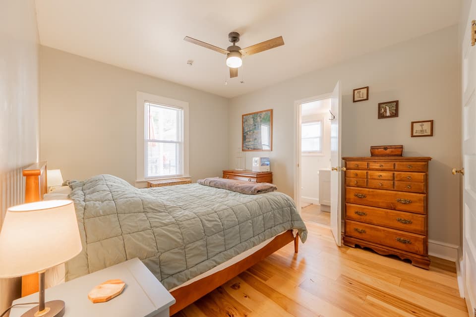 940 Forest Street, photo 22 of 40