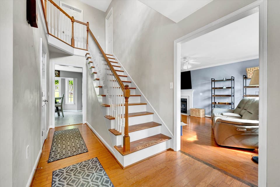 135 Sapphire Avenue, photo 5 of 40