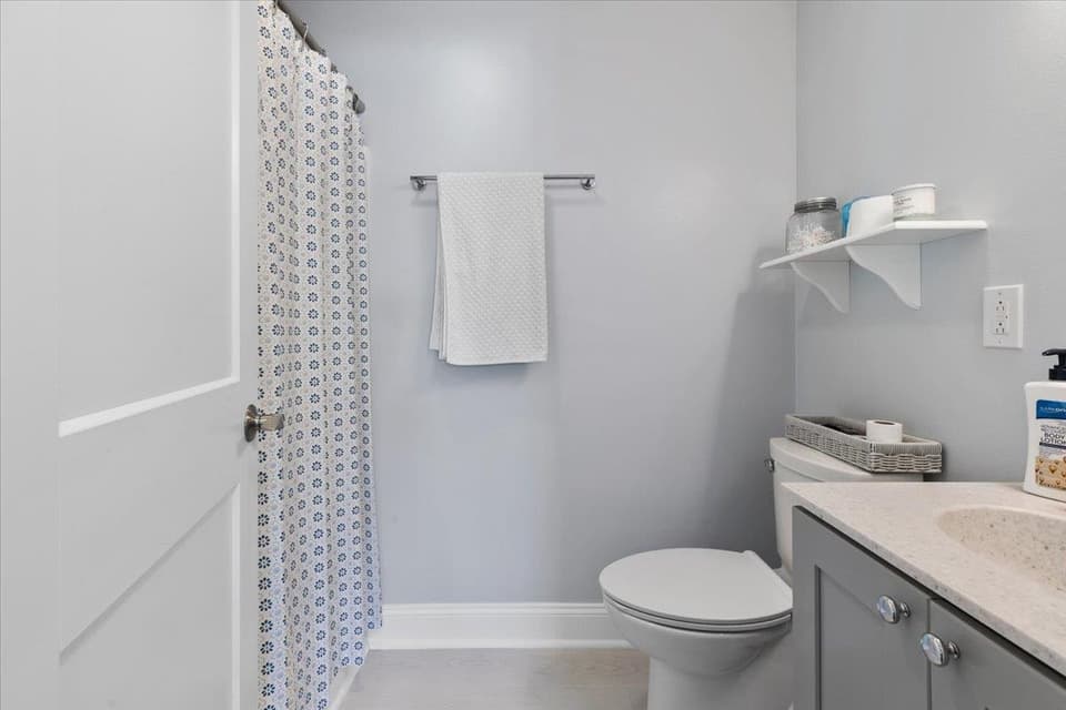 180 Henley Drive, photo 29 of 40